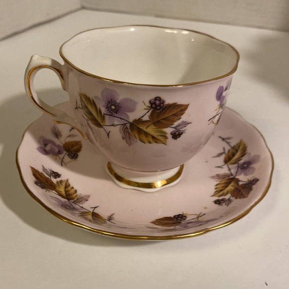 EUC. Vintage Colclough China, light purple teacup, and saucer set of one. - Picture 2 of 7